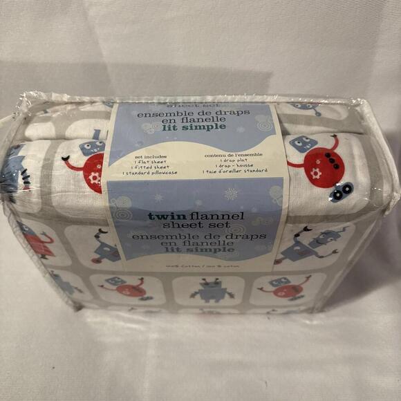 Robots pattern Twin Flannel Sheet set for child. Brand New. - Picture 2 of 4